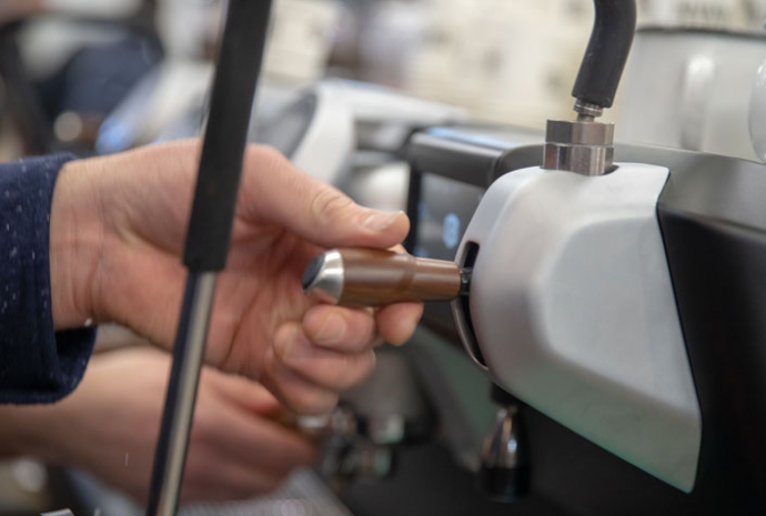 Het gepatenteerde Faema GTI verwarmingssysteem • Nieuwe stoompijpen • Instelbare drukinstelling • Nieuwe sproeikoppen • Heetwaterpijp in hoogte instelbaar • Groot bereik stoompijpen • Eindeloze instelmogelijkheden