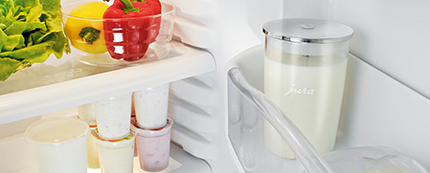De glazen melkhouder is zeer compact en kan gemakkelijk in de koelkastdeur worden opgeborgen.